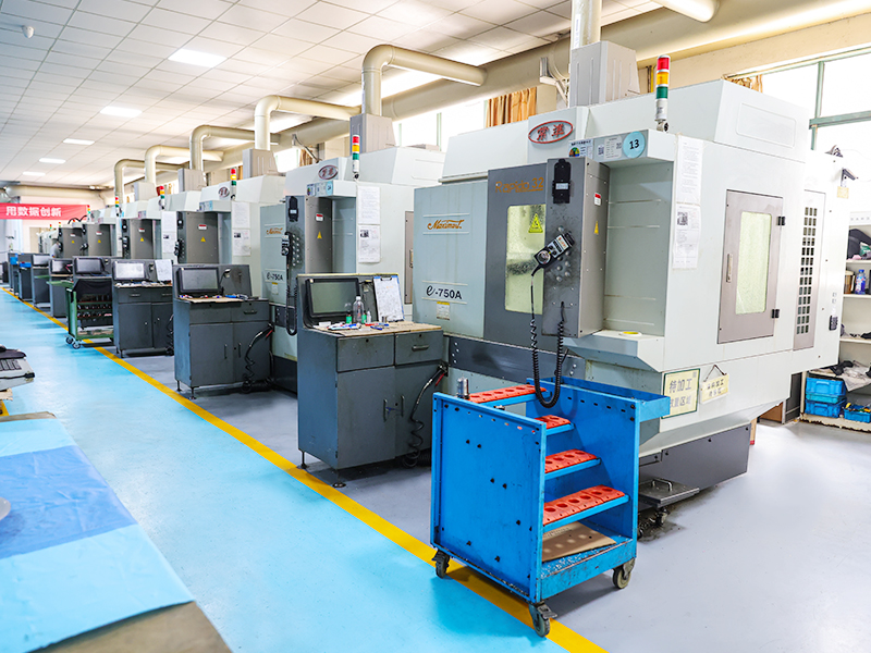 Constant temperature and humidity CNC workshop