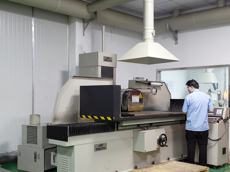 Constant temperature and humidity CNC grinding workshop